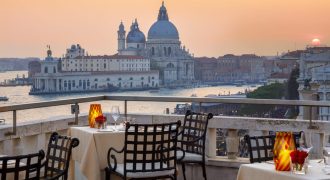 33_Restaurant_Terrazza_Danieli_Romantic_Table_for_Two_1400x933